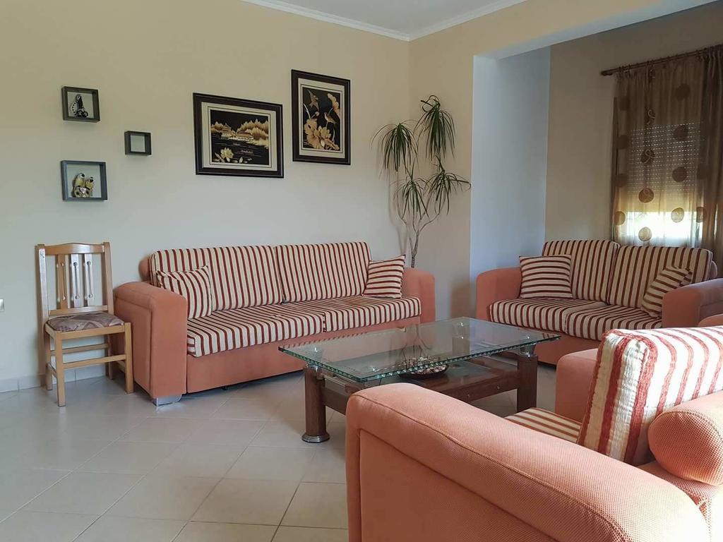 Eglent'S Tourist House Hotel Sarande Exterior photo