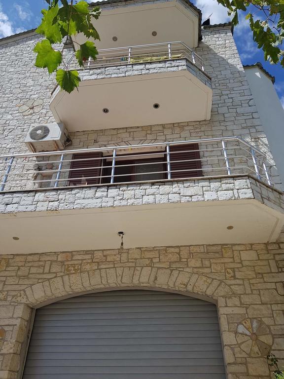 Eglent'S Tourist House Hotel Sarande Exterior photo