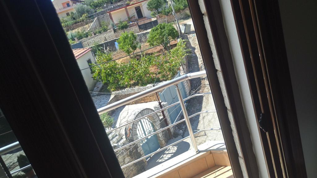 Eglent'S Tourist House Hotel Sarande Exterior photo